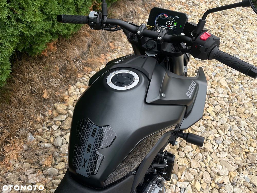 Suzuki GSX - 22