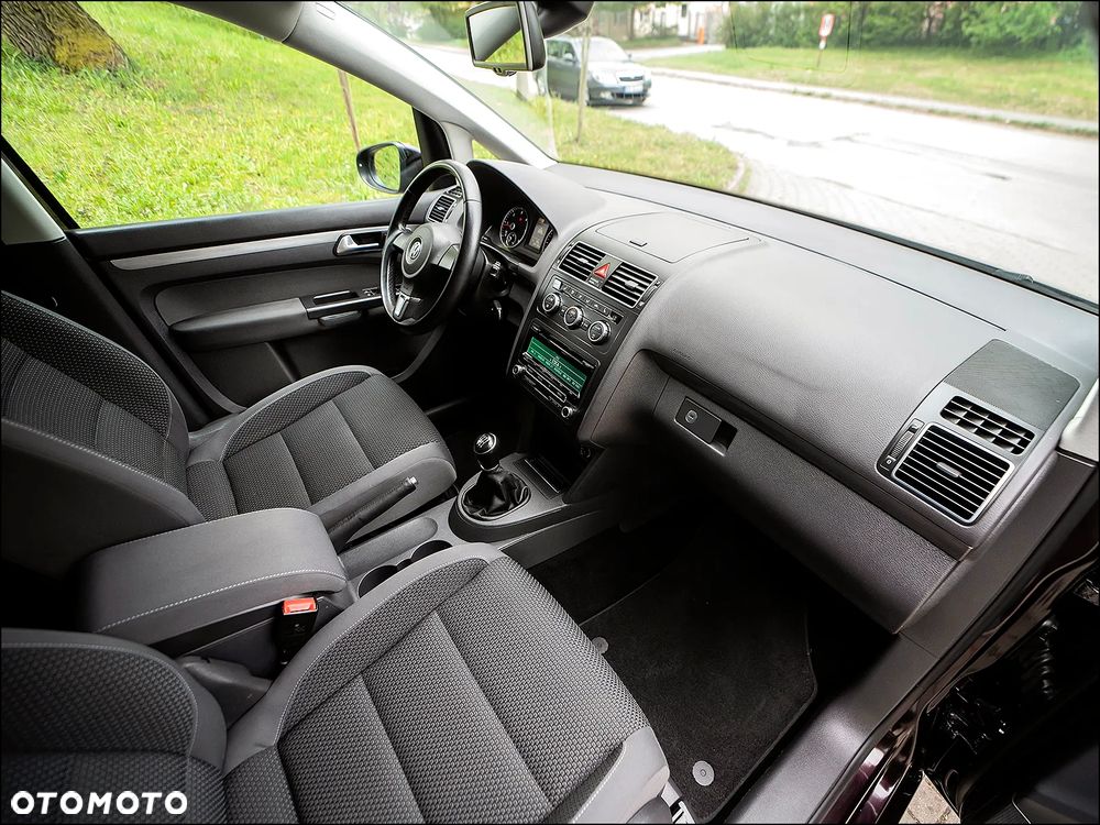 Volkswagen Touran - 20