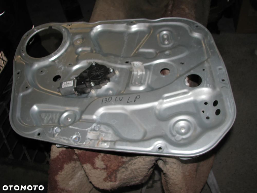 PODNOŚNIK PRZÓD LEWY HYUNDAI I30 I 82450-2R000 KOMBI - 1