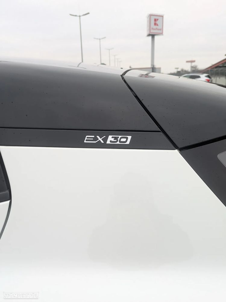 Volvo EX30 Single Motor Extended Range RWD Ultra - 13