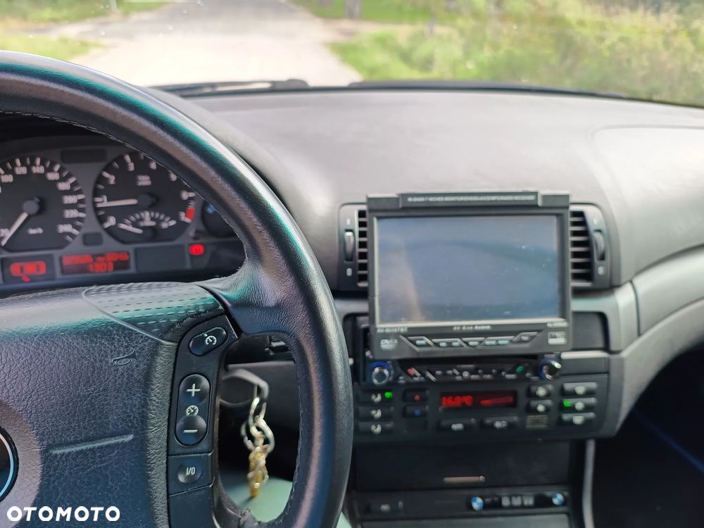 BMW Seria 3 316i - 10