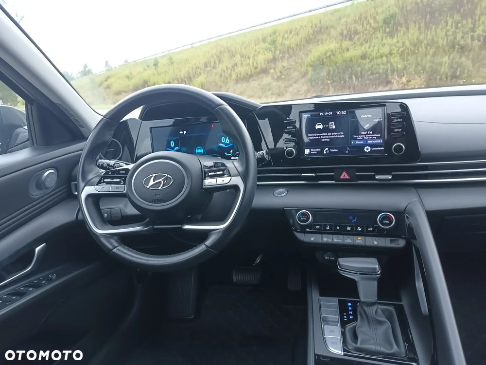 Hyundai Elantra 1.6 Smart CVT - 32