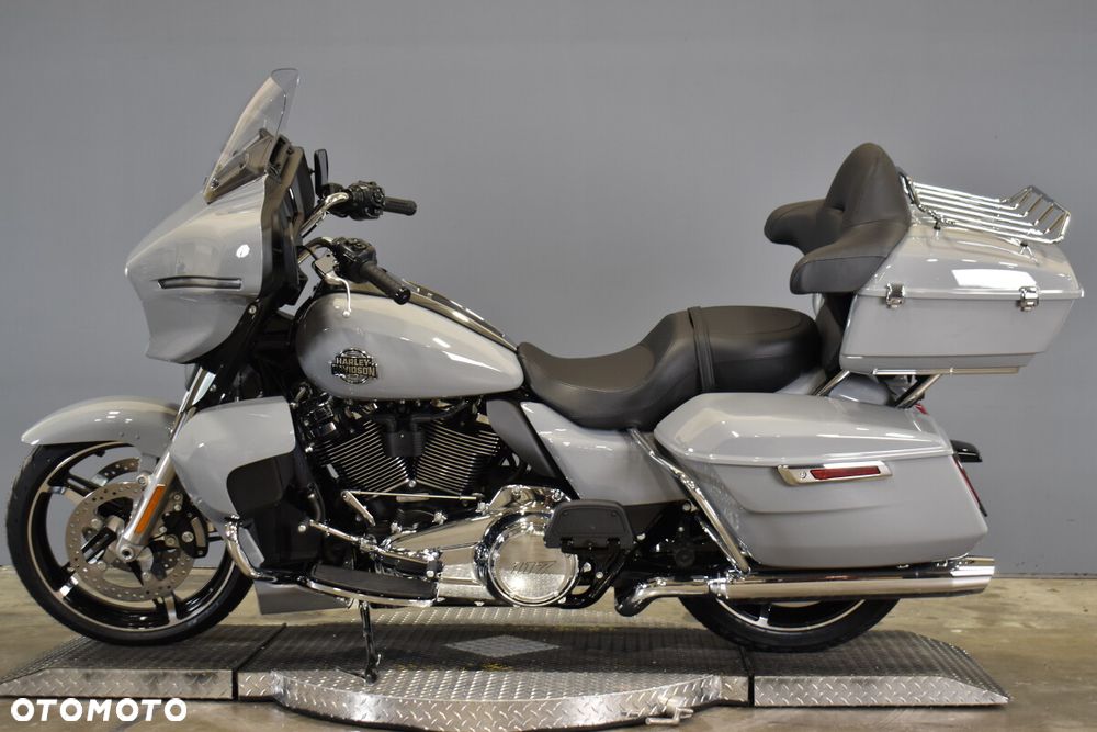 Harley-Davidson Touring Street Glide - 3