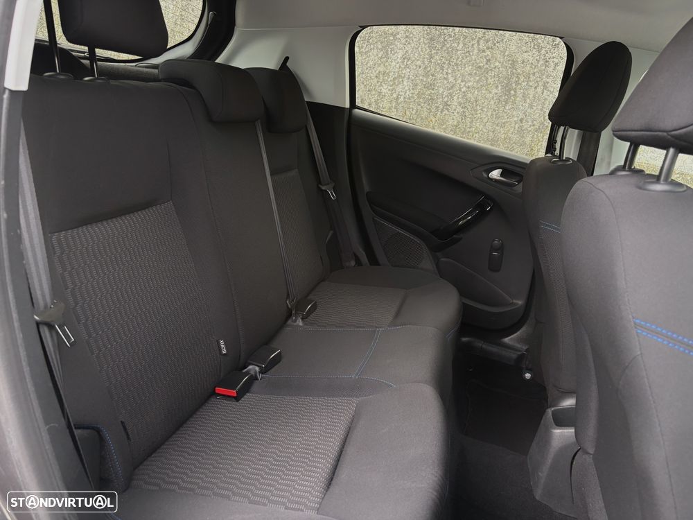 Peugeot 208 1.2 PureTech Signature - 16