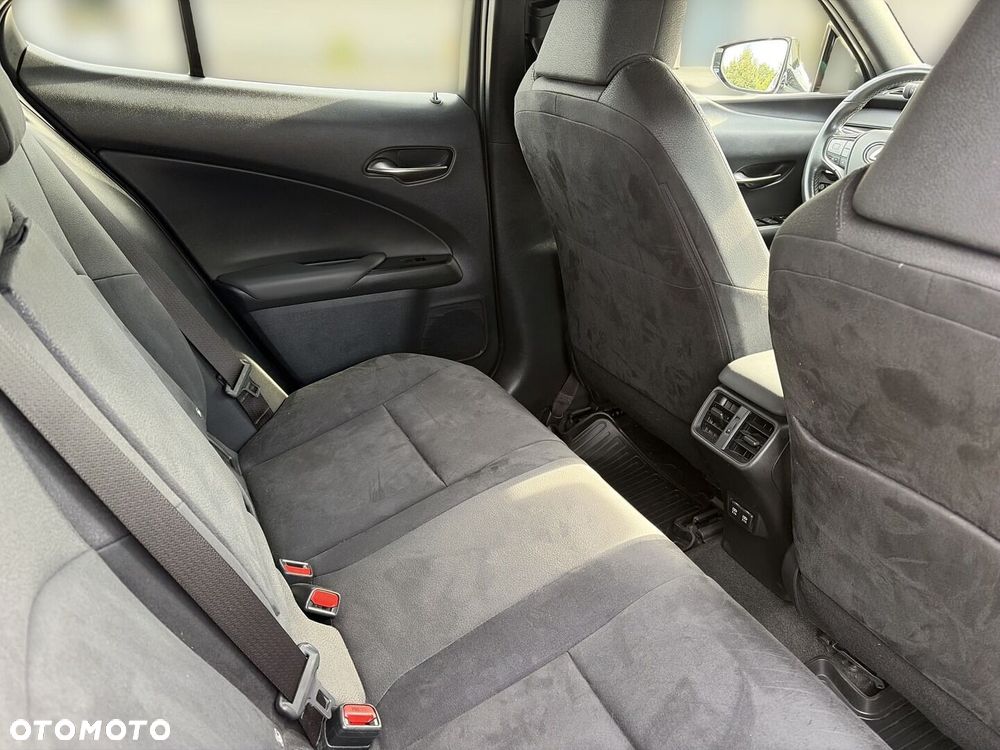 Lexus UX - 16