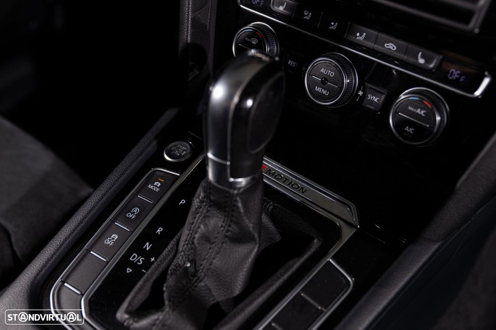 VW Passat Variant 2.0 TDi Highline DSG 4Motion - 17