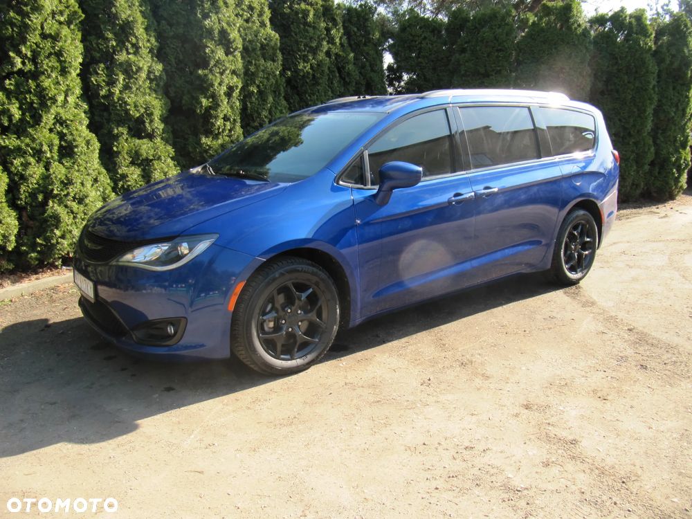 Chrysler Pacifica - 1