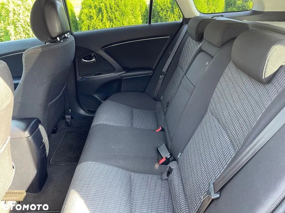 Toyota Avensis 2011 photo 5