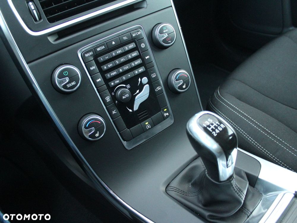 Volvo V60 D3 Momentum - 10