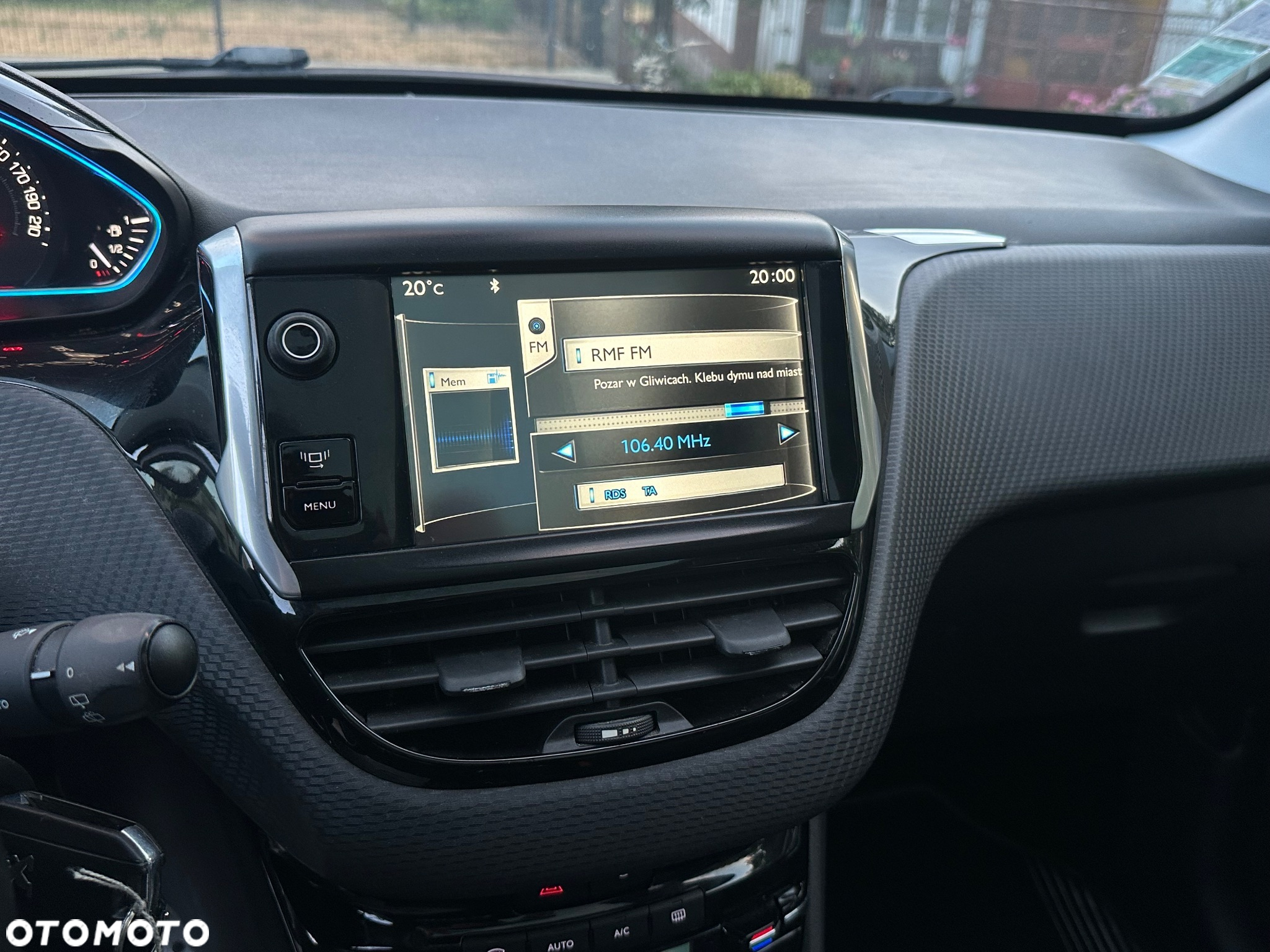 Peugeot 2008 1.6 e-HDi Allure S&S - 22