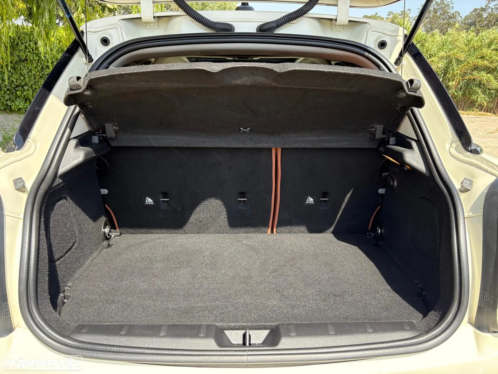 MINI 5 Portas Cooper D Aut. - 49