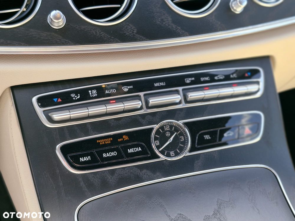 Mercedes-Benz Klasa E 220 d 4-Matic 9G-TRONIC - 25