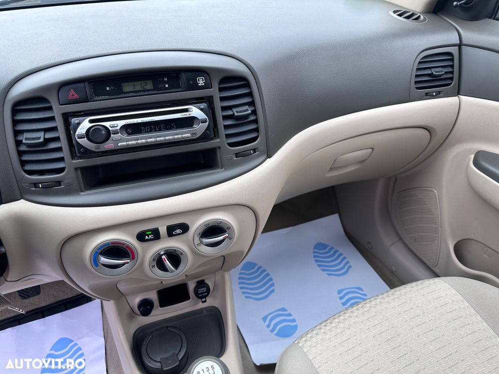 Hyundai Accent 1.4 GL - 18