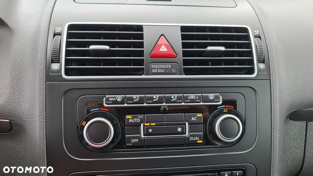 Volkswagen Touran - 22