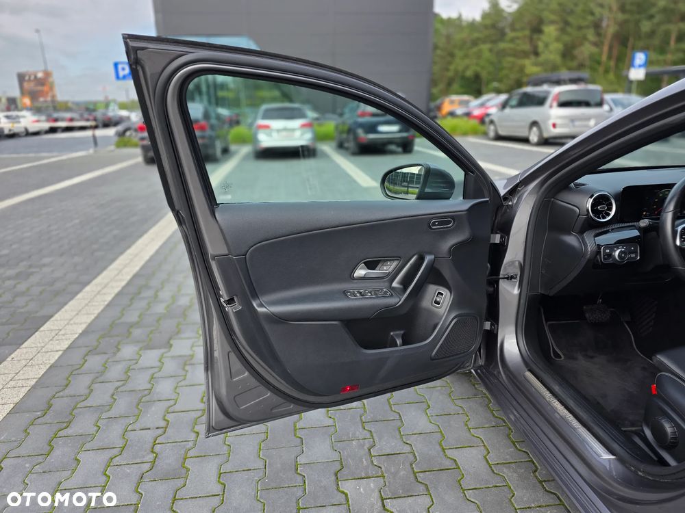 Mercedes-Benz Klasa A 180 Edycja specjalna 7G-DCT - 14