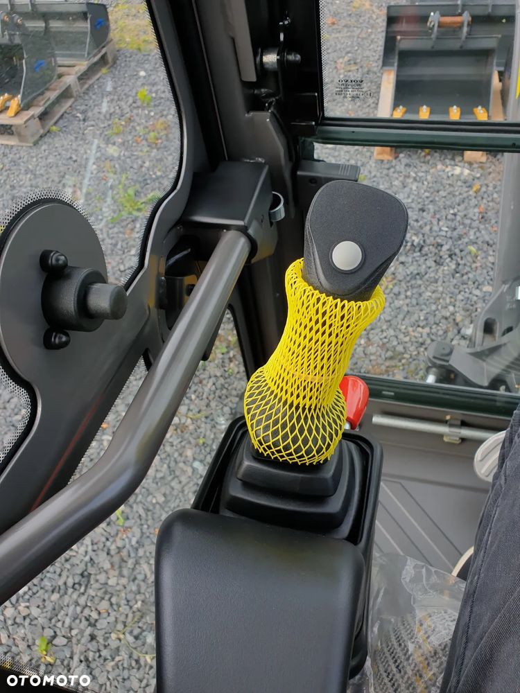 Volvo EC18E, DŁUGIE RAMIĘ, DODATKOWA PRZECIWWAGA, ROZSUWANE GĄSIENICE, 3 ŁYŻKI + SZYBKOZŁĄCZE VOLVO, NOWA DOSTĘPNA OD RĘKI, GWARANCJA Volvo Polska - 32