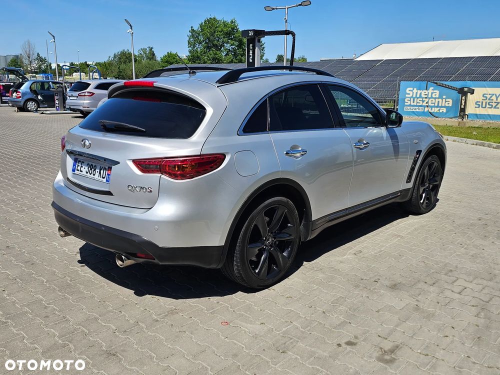 Infiniti Q70 - 11