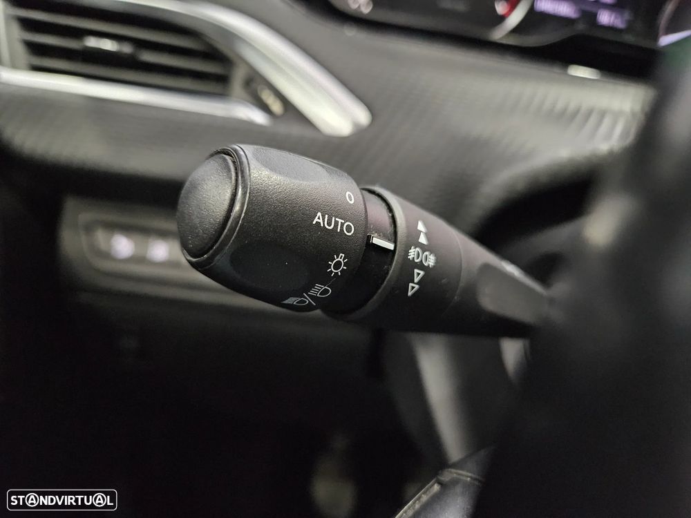 Peugeot 208 1.2 PureTech Allure - 17