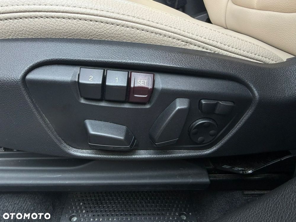 BMW X1 sDrive18i xLine - 13