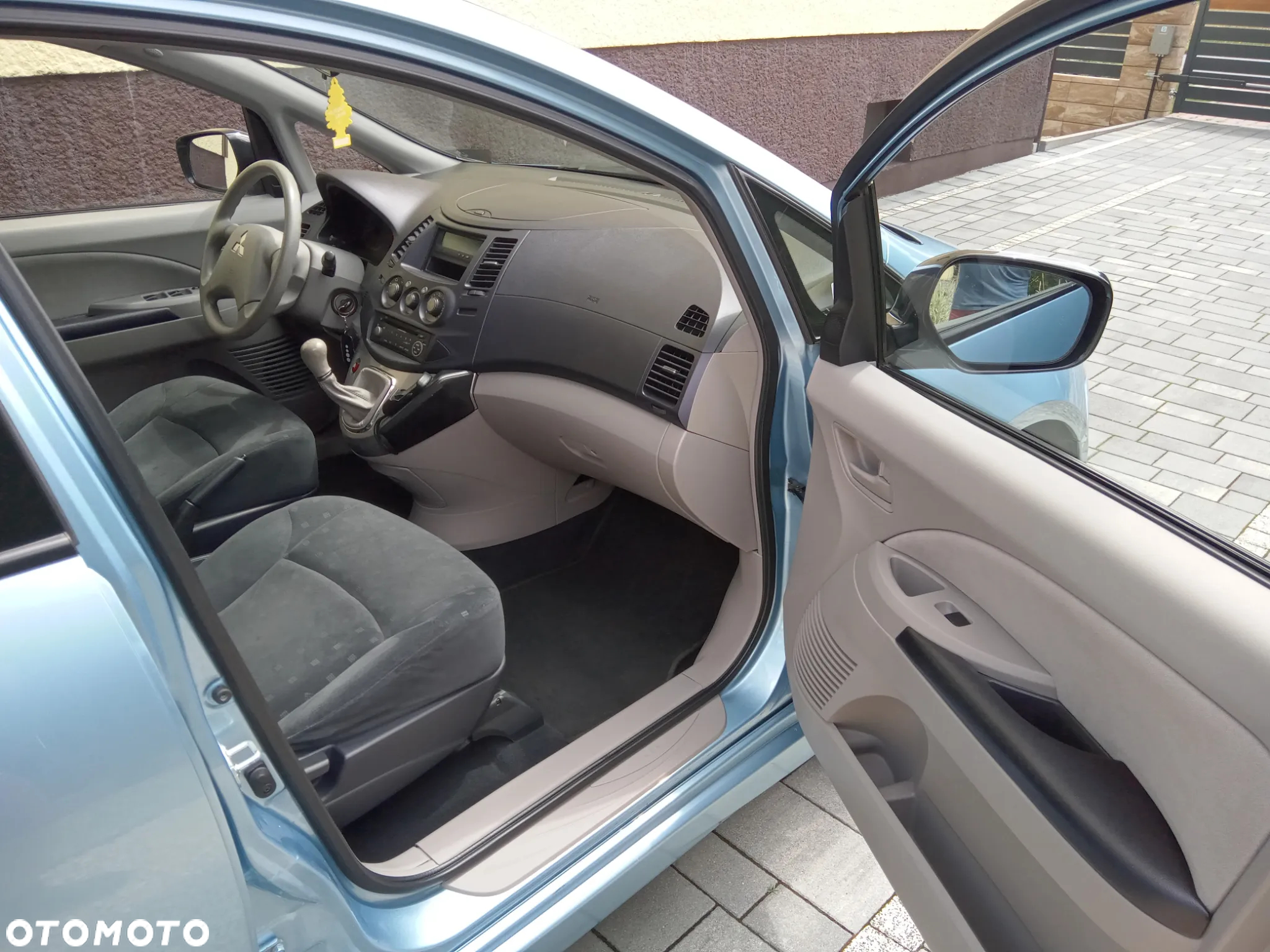 Mitsubishi Grandis - 13