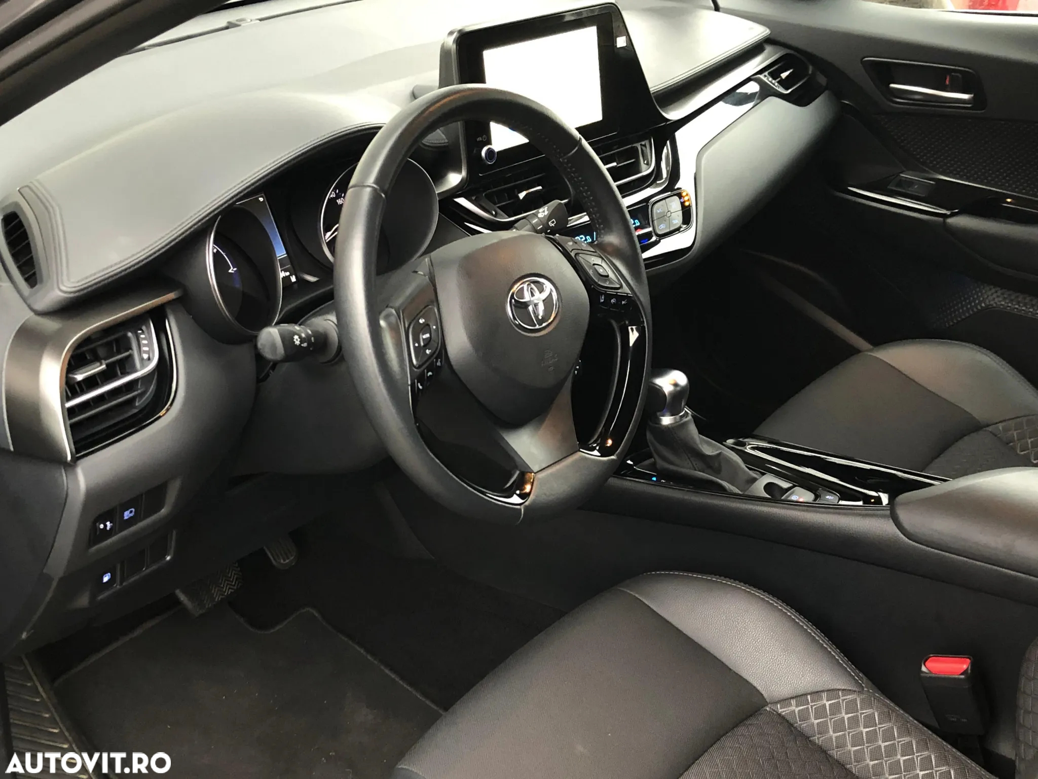 Toyota C-HR 1.8 HSD 122 CP 4x2 CVT Cult - 11