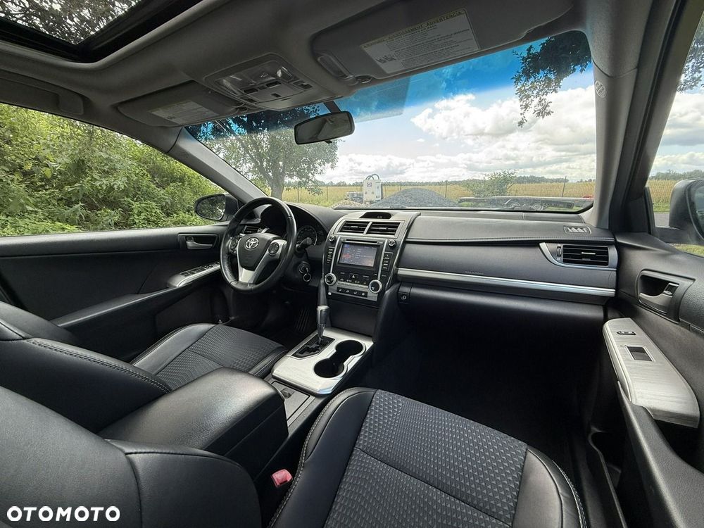 Toyota Camry - 23