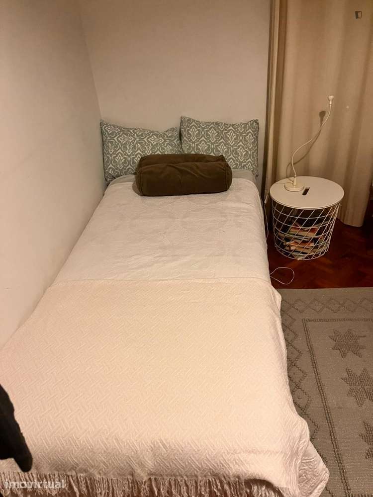 Quarto - localizado em Alameda Lisbon - Grande imagem: 2/11