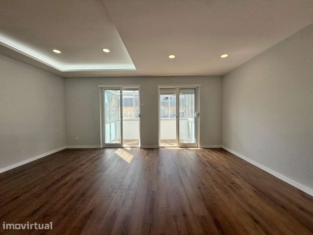 Apartamento T4 transformado em T3 no Laranjeiro, Almada - Grande imagem: 2/28
