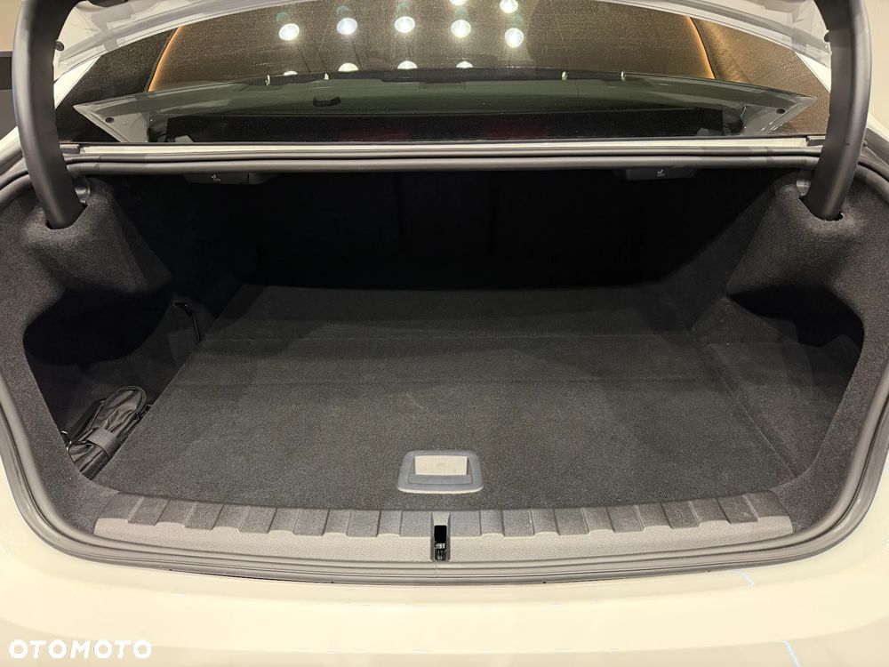 BMW Seria 3 330e xDrive M Sport sport - 19