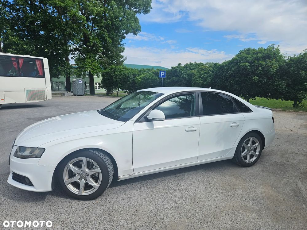 Audi A4 Limousine - 4