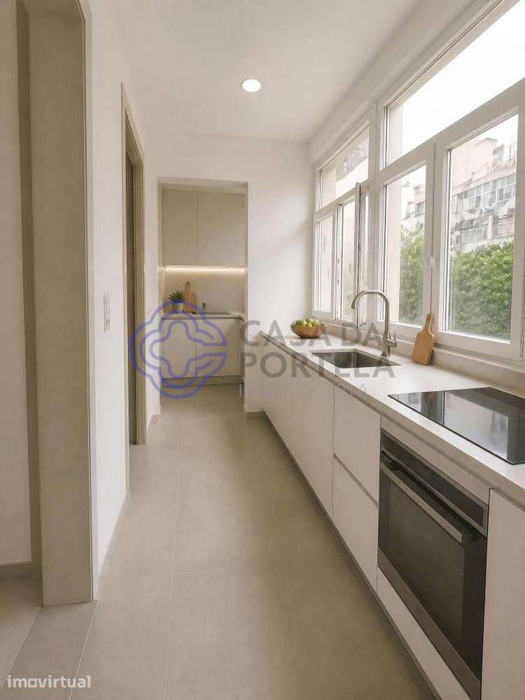Apartamento T3 novo remodelado com logradouro de 15 m2 em prédio total - Grande imagem: 4/21