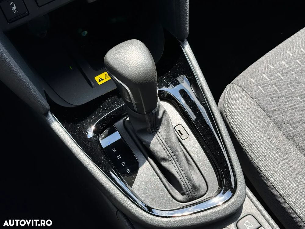 Toyota Yaris 1.5 VVT-i HSD Dynamic Bi-tone - 18