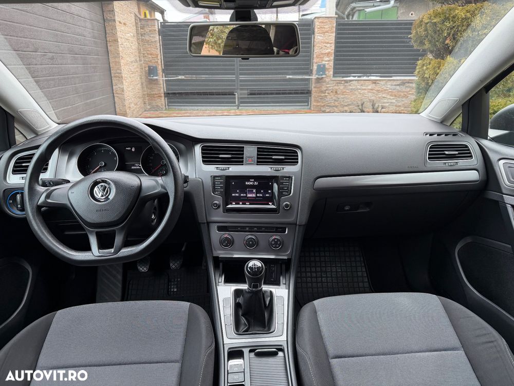 Volkswagen Golf - 10
