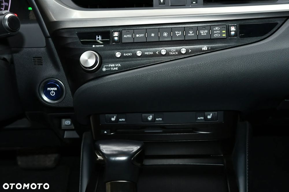 Lexus ES 300h Business Edition + - 19