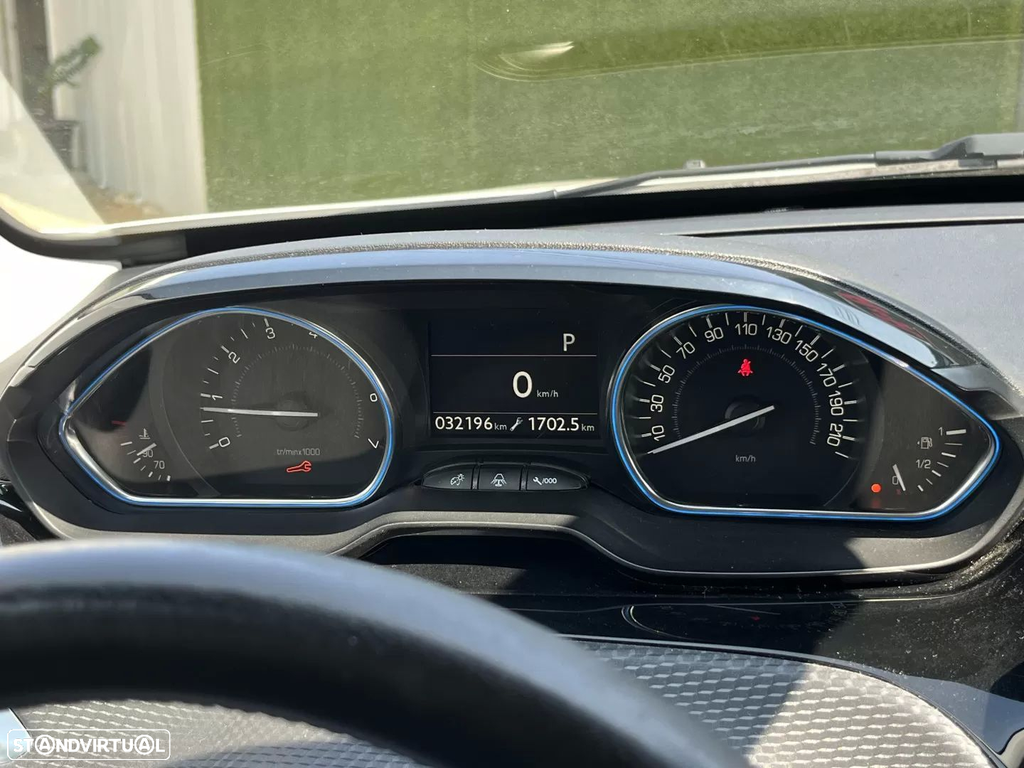Peugeot 2008 1.2 PureTech Allure EAT6 - 21