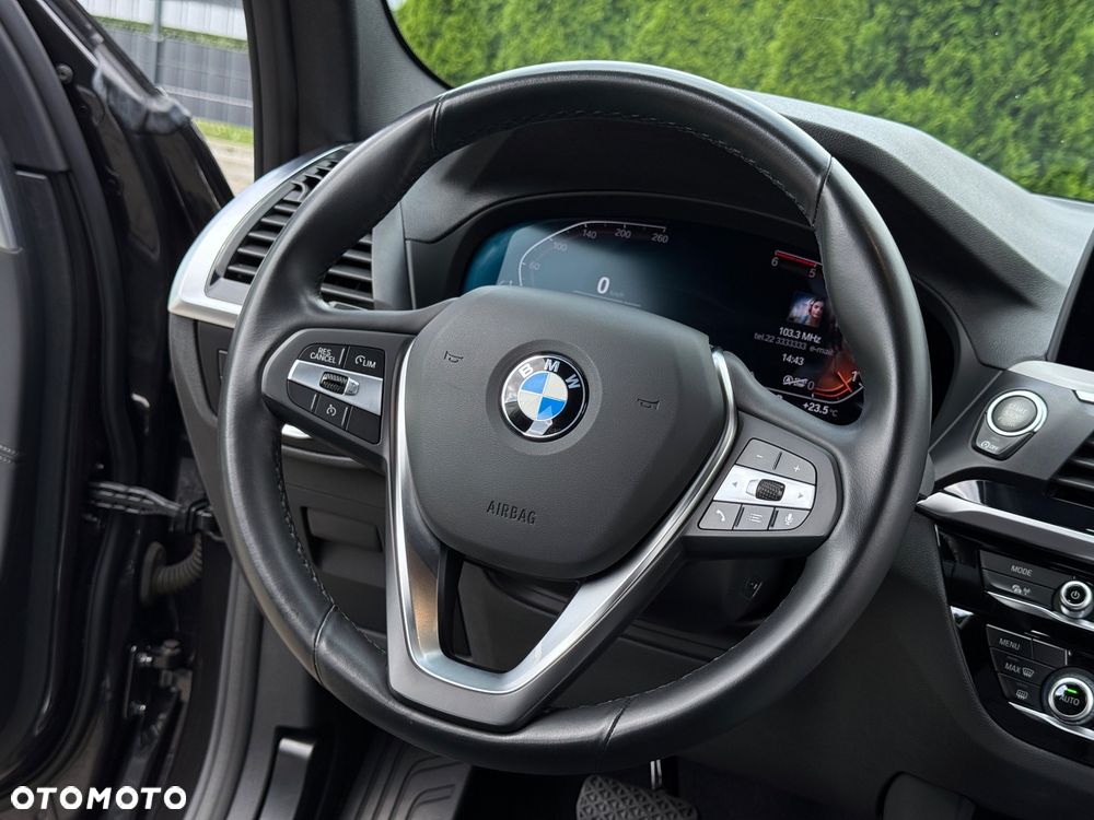 BMW X3 sDrive18d xLine - 27