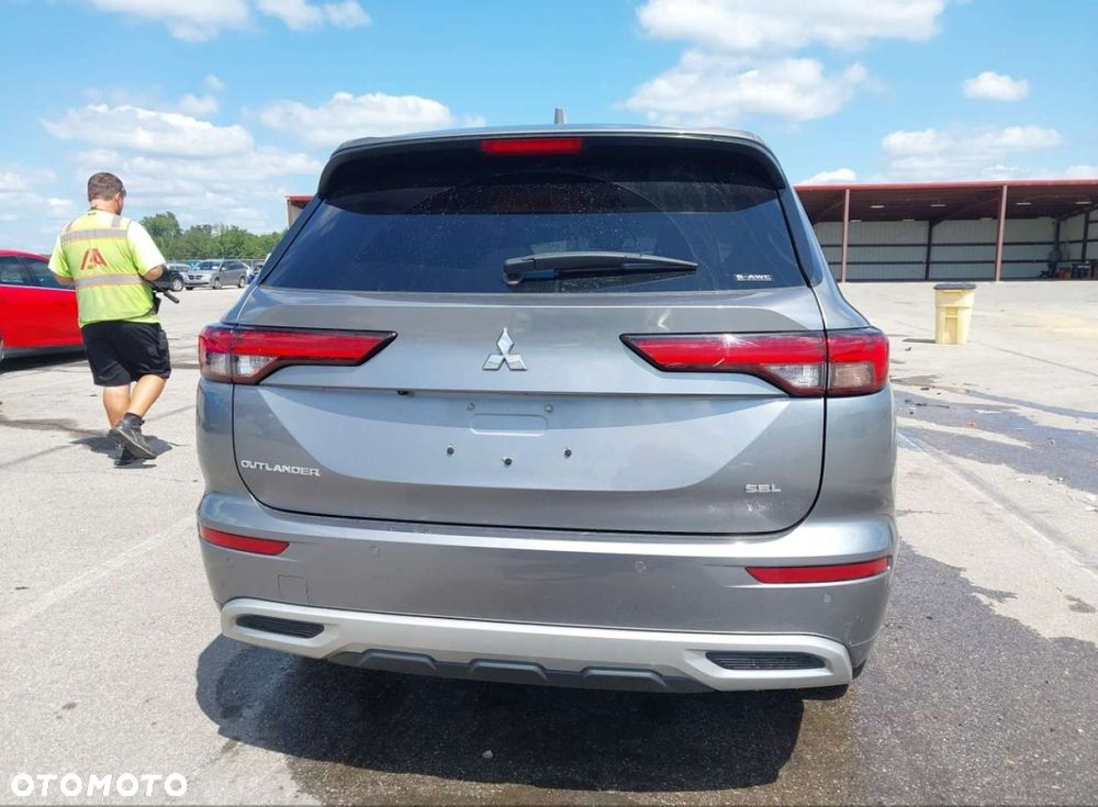 Mitsubishi Outlander - 6