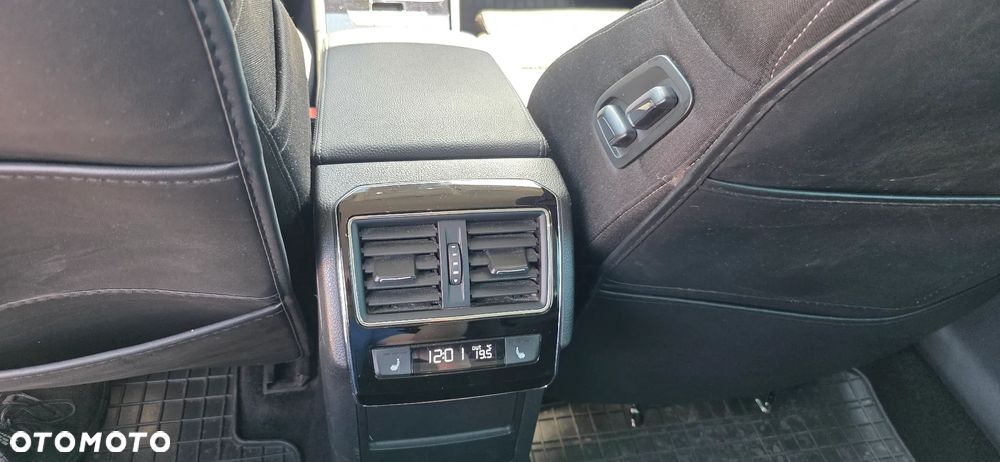 Skoda Superb 2.0 TDI DSG Style - 17