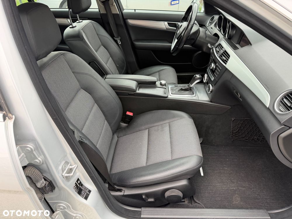 Mercedes-Benz Klasa C 180 BlueEFFICIENCY 7G-TRONIC Avantgarde - 31
