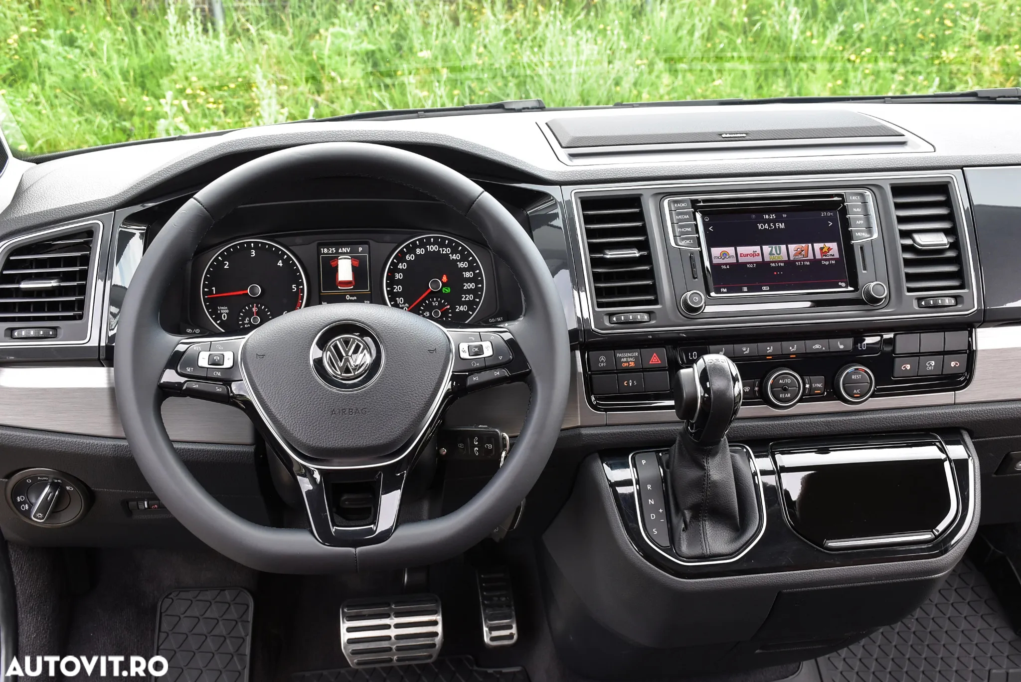 Volkswagen Multivan - 26