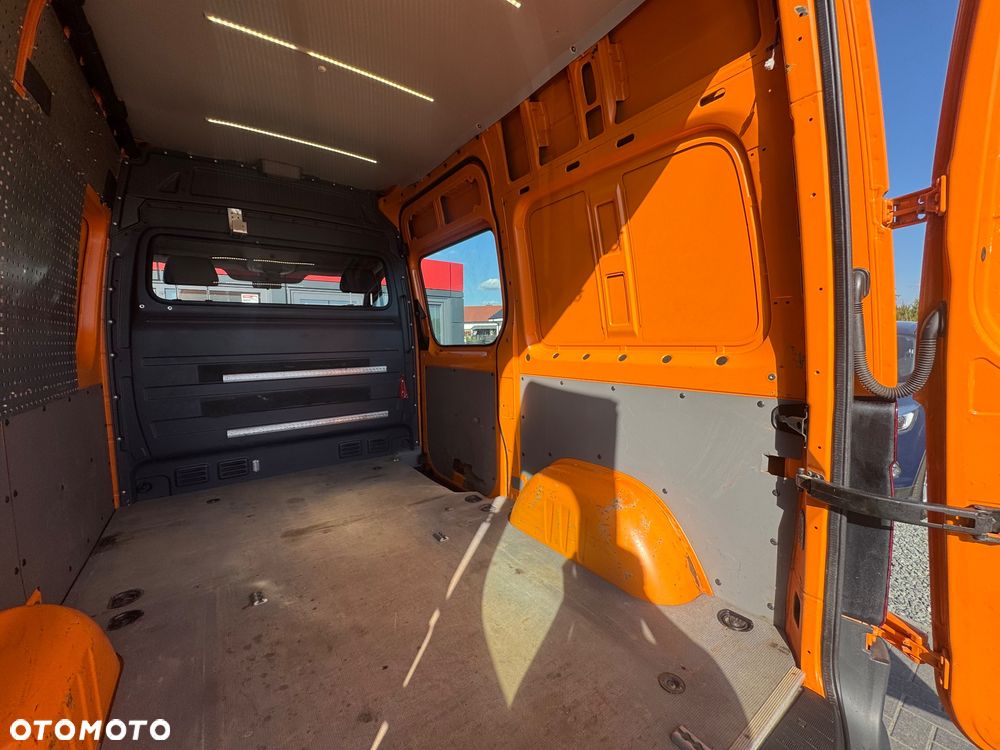 Volkswagen Crafter - 13