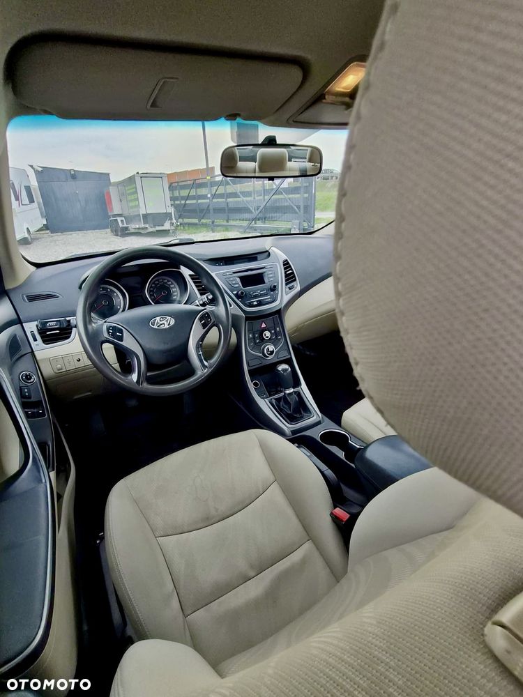 Hyundai Elantra 1.6 Comfort - 4
