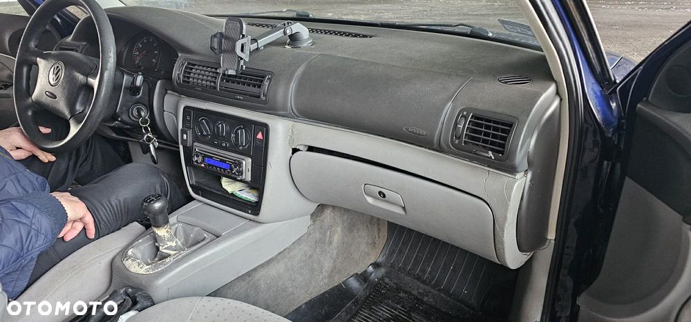 Volkswagen Passat 1.6 CL - 6