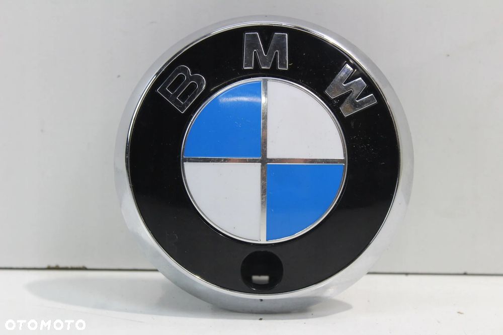 ZNACZEK EMBLEMAT TYŁ BMW M4 G82 POD KAMERE CAŁY 7887220 - 1
