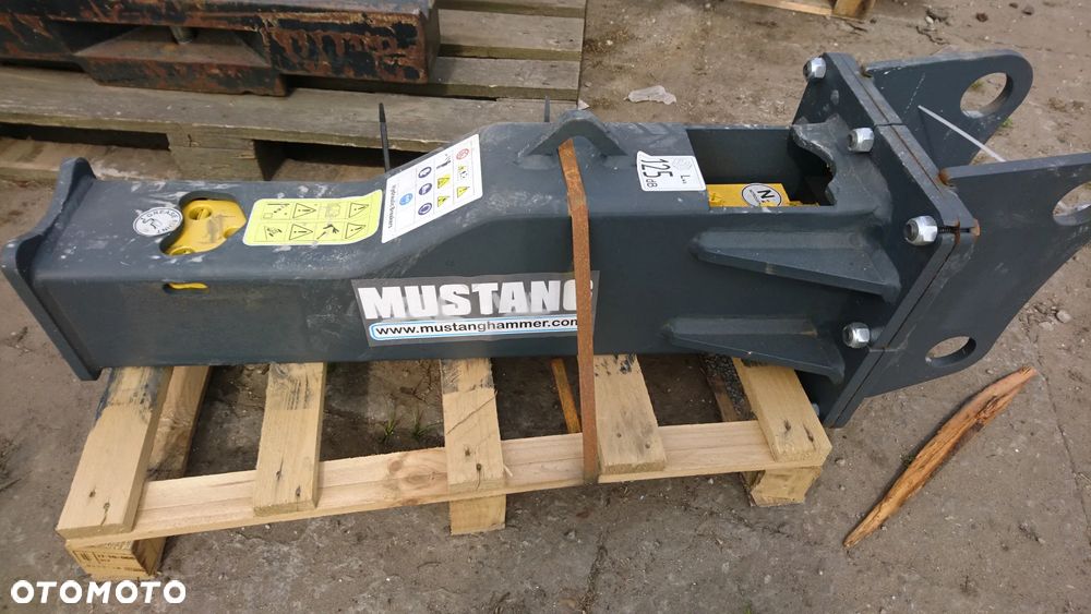 Młot wyburzeniowy HM 200 Mustang do koparki 2,5-5,5 T, waga 195 kg - 1