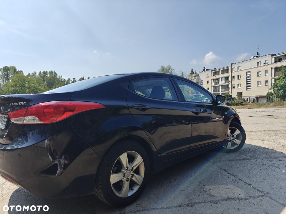 Hyundai Elantra 1.6 Comfort - 4