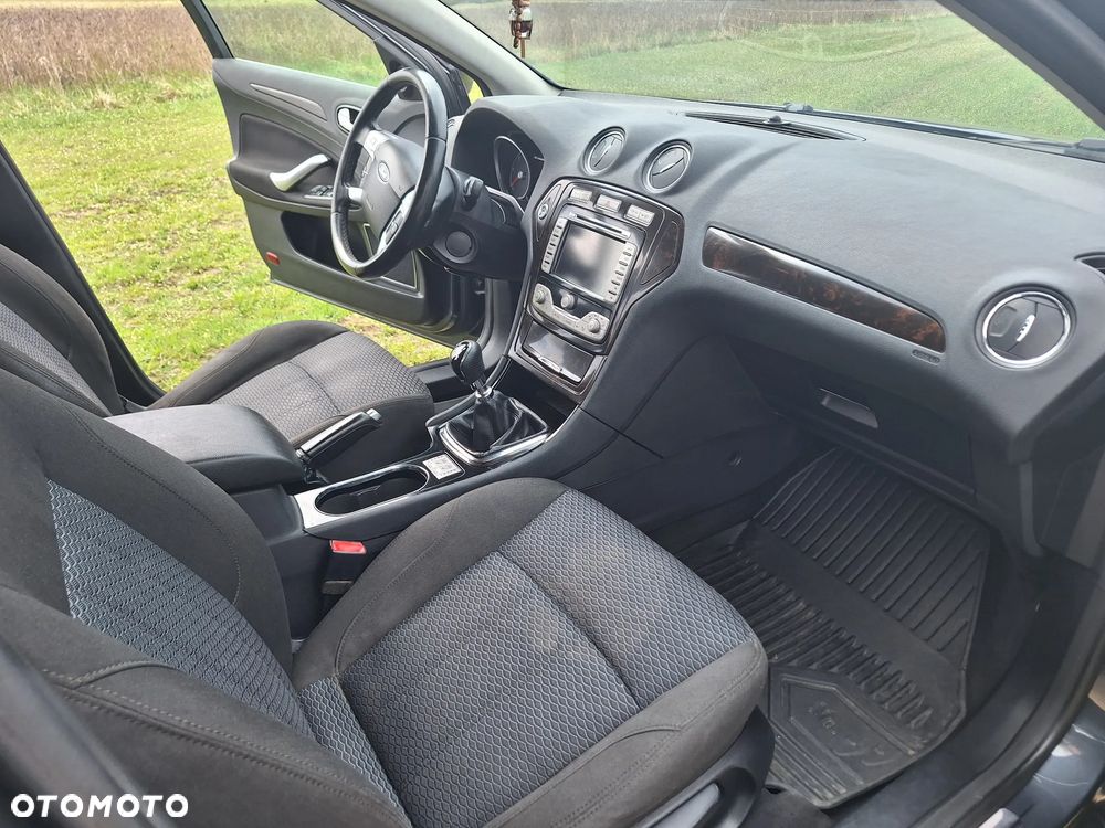 Ford Mondeo 2.0 TDCi Ghia - 13