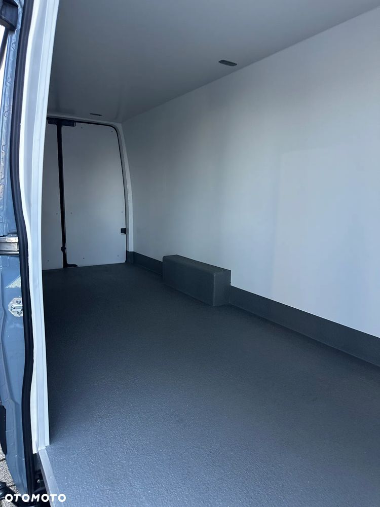 Mercedes-Benz Sprinter - 24