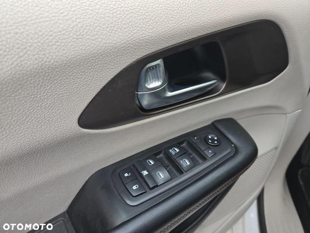 Chrysler Pacifica - 24