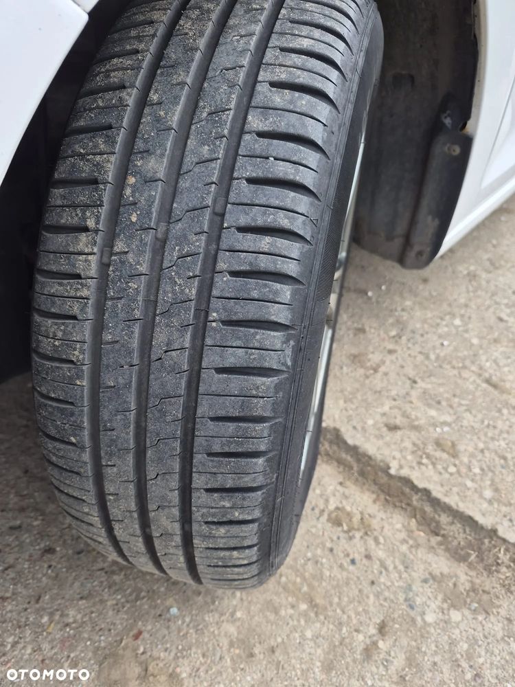 Skoda RAPID 1.2 TSI Active - 16